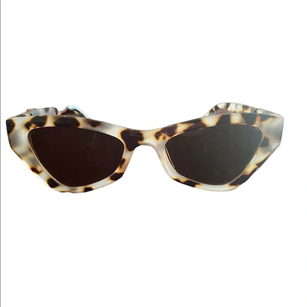 Leopard Print Cateye Neutral Color Sunglasses
